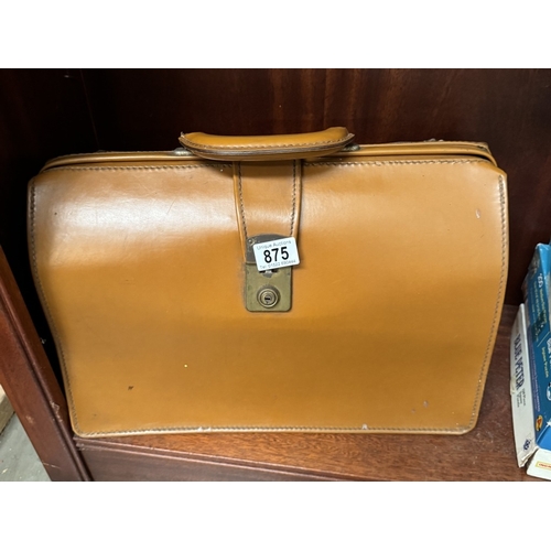 875 - A vintage briefcase