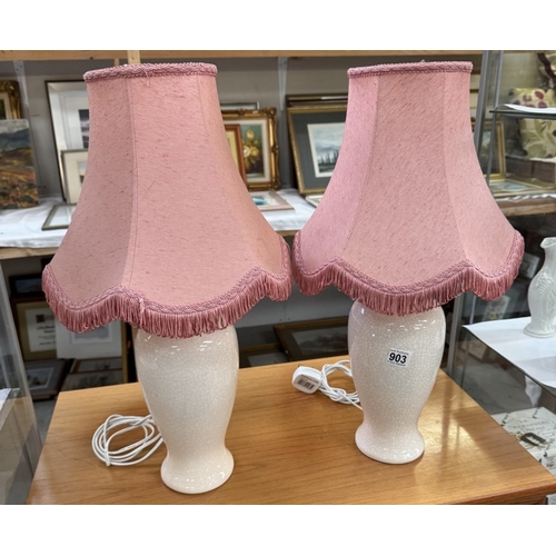 903 - A pair of table lamps.