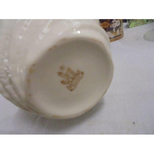 545 - A pretty belleek plant pot.