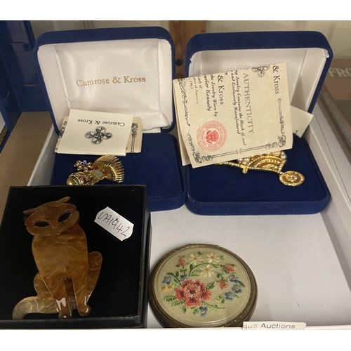 505 - A quantity of costume jewellery, mirror compact, A framed & glazed On The Clyde woven in pure silk h... 