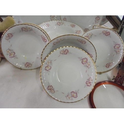 567 - Twenty two pieces of Crown Regal dinner ware. COLLECT ONLY.