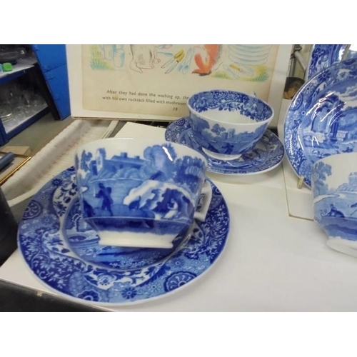 600 - A quantity of Spode blue and white tea ware.