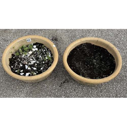 632 - 2 Small circular planters