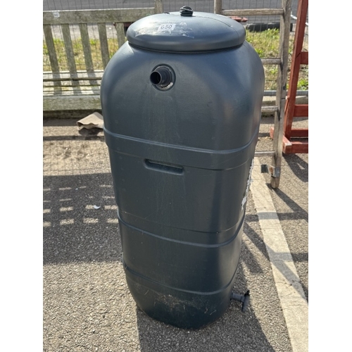 650 - A 100 litre water butt