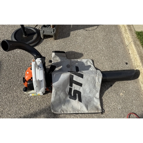 654 - A STIHL petrol leaf blower