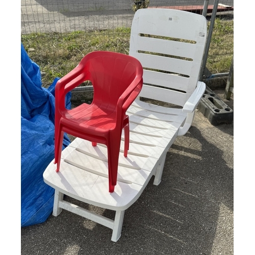 659 - A white plastic sun lounger & 2 small red plastic chairs