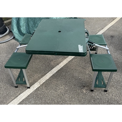 663 - A folding picnic table