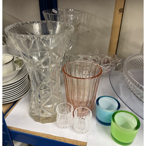 500 - 2 Shelves of miscellaneous glass items