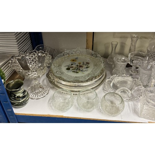 500 - 2 Shelves of miscellaneous glass items