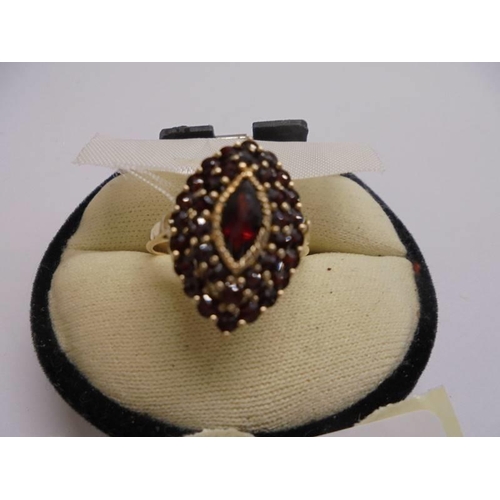 1006 - A 9ct yellow gold ruby/garnet ring, size P, 4 grams.