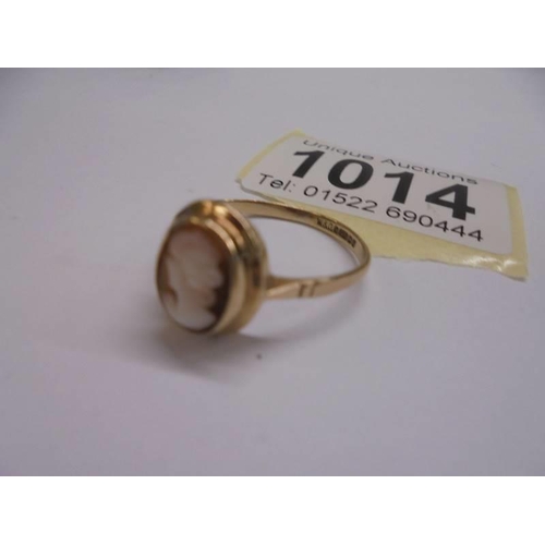 1014 - An 18ct gold ring set cameo, size U, 2.4 grams.