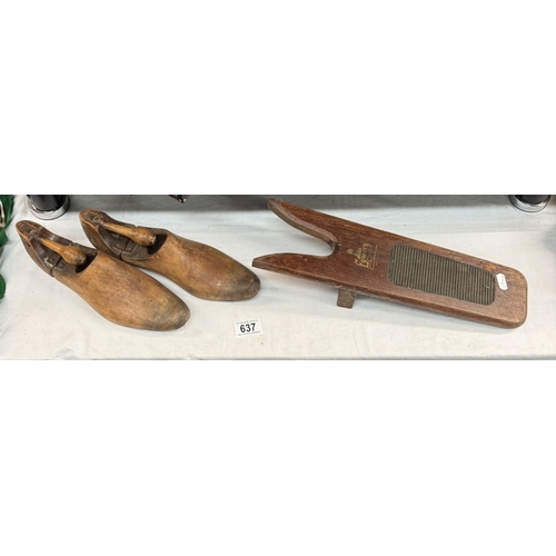 637 - A pair of vintage wooden shoe stretchers & a boot jack