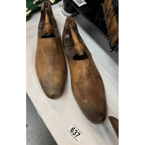 637 - A pair of vintage wooden shoe stretchers & a boot jack