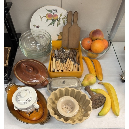 639 - A good lot of vintage kitchenalia including butter pats, & stoneware jelly mould etc