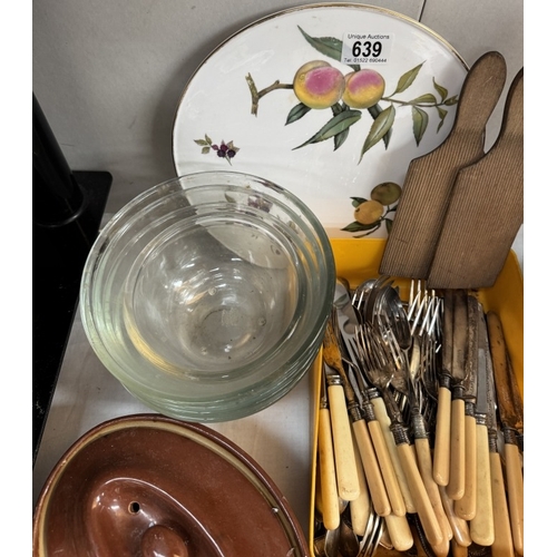 639 - A good lot of vintage kitchenalia including butter pats, & stoneware jelly mould etc