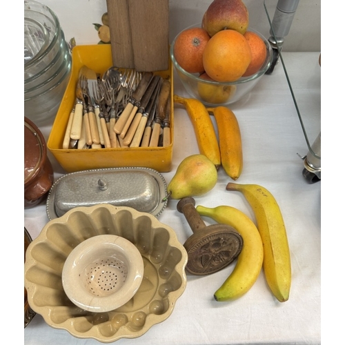 639 - A good lot of vintage kitchenalia including butter pats, & stoneware jelly mould etc