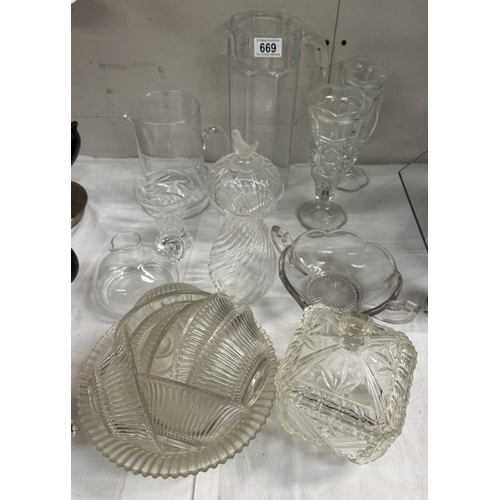 669 - A selection of vintage glass including juice jugs etc.