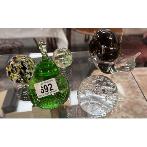 692 - 5 Glass paperweights