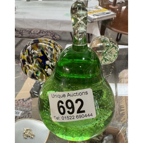 692 - 5 Glass paperweights