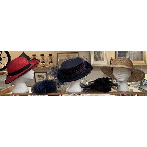 735 - 5 Vintage hats