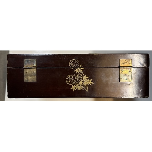 753 - An oriental lacquered jewellery box