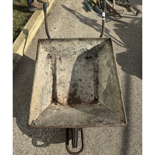 791 - A metal wheelbarrow