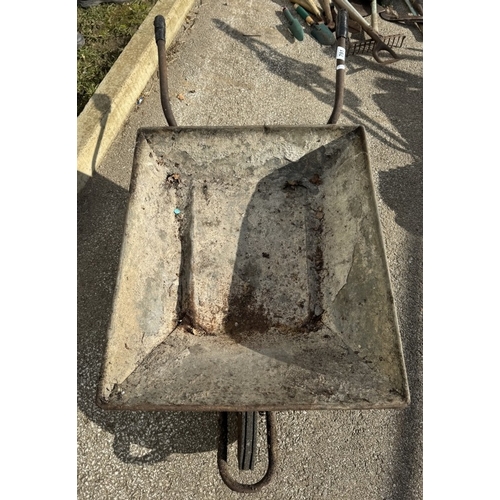 791 - A metal wheelbarrow