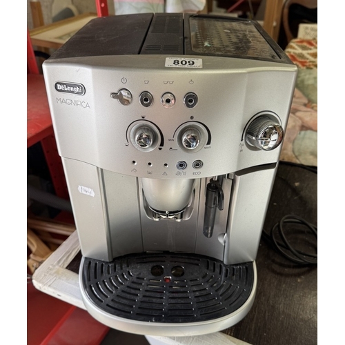 809 - A Delonghi, Magnifica coffee machine