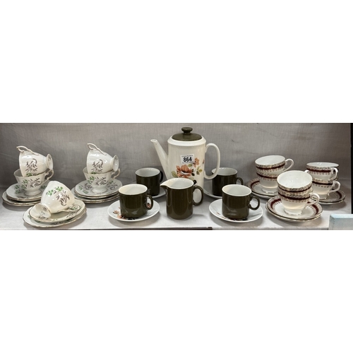 864 - A retro Alfred clough Amber Rose coffee set etc