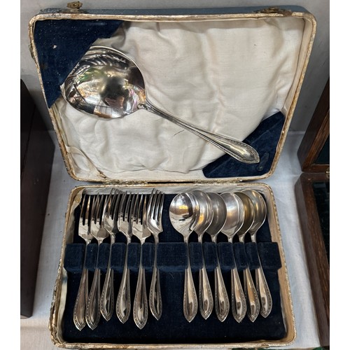 630 - A quantity of cutlery