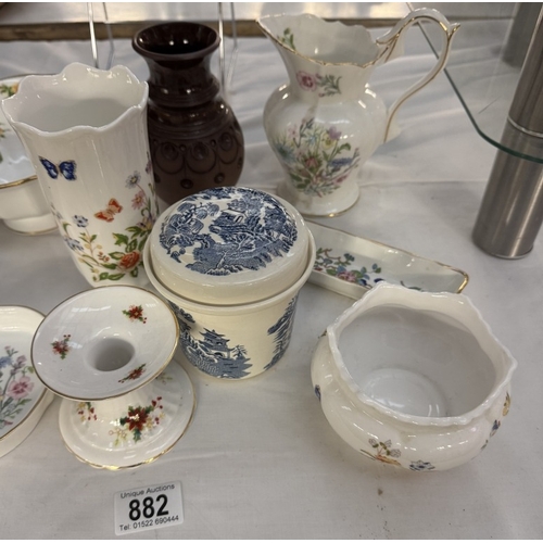 882 - A mixed lot of pottery etc including Royal Albert, Aynsley etc