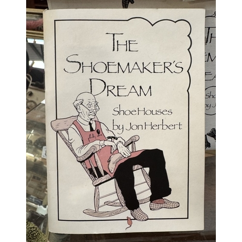 884 - The Shoemakers Dream shoe houses by Jon Herbert, Watermill boat & The clown shoe