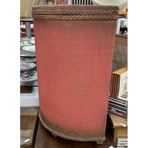 891 - A pair of 1930s bedside cupboards & A loom corner linen basket