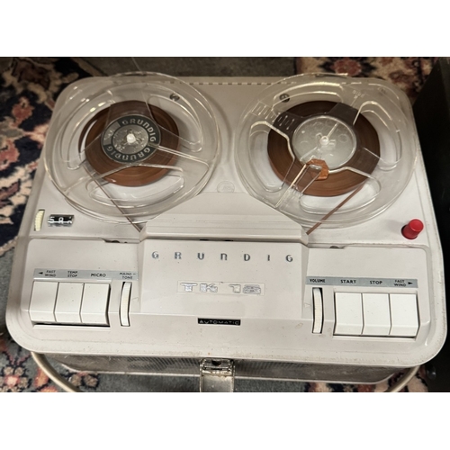 895 - A vintage Grundig TK18 twin track Reel to reel tape recorder