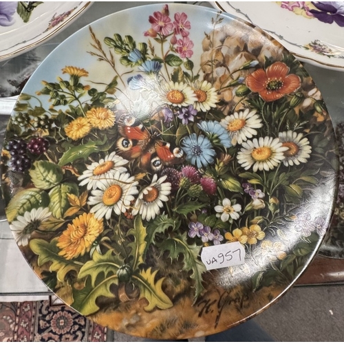 901 - A selection of floral decorated collectors cabinet plates & boxes