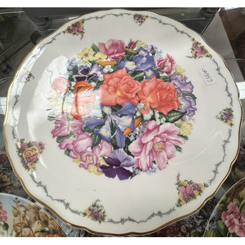 901 - A selection of floral decorated collectors cabinet plates & boxes