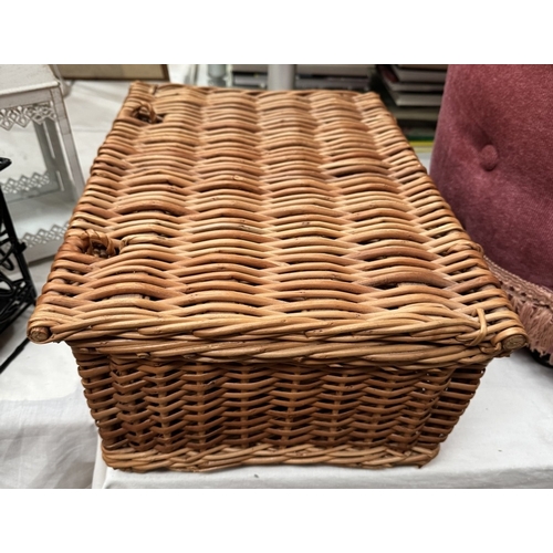 905 - 2 Wicker picnic baskets & A quantity of candle holders