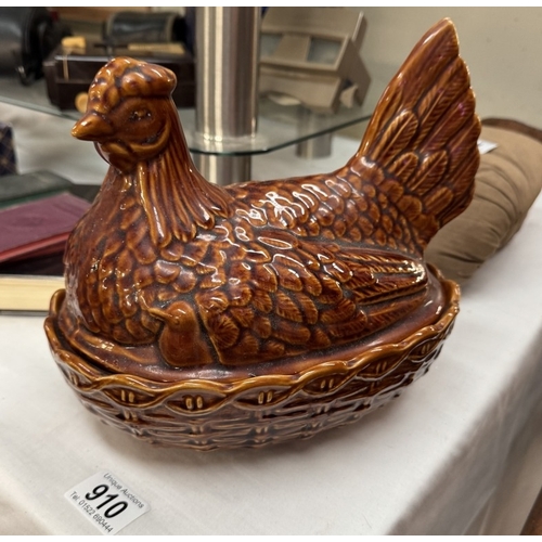 910 - A Portmeirion ceramic egg chicken