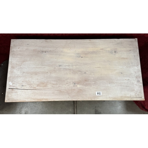 912 - A white washed pine blanket box (93 x 45 x 49cm)