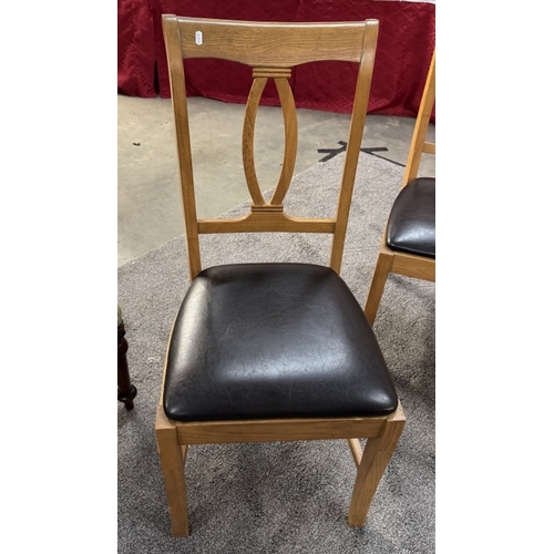 913 - 4 oak convex strut back chairs with leatherette seats.