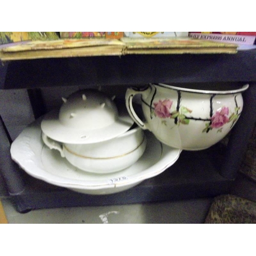 1378 - Two chamber pots, wash basin etc., COLLECT ONLY.