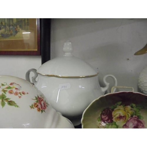 1400 - A good lot of ceramics including soup tureen, piggy bank, duck etc., COLLECT ONLY.