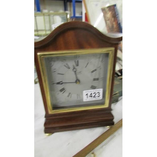 1423 - A modern mantle clock.