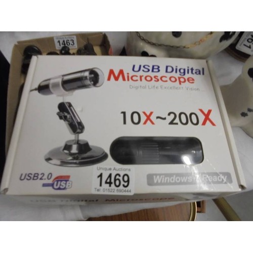 1469 - A boxed USB digital microscope.