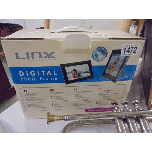 1472 - A boxed digital photo frame.