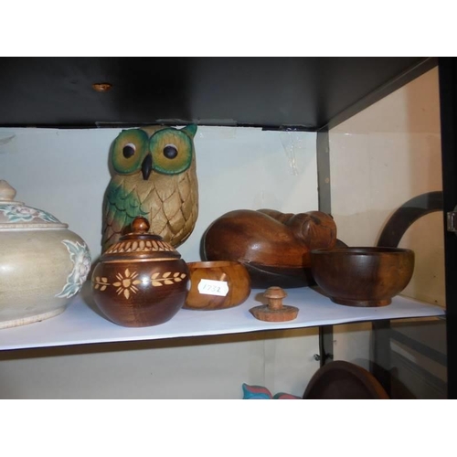 1485 - A mixed lot of wooden bowls, owl, cat etc.,