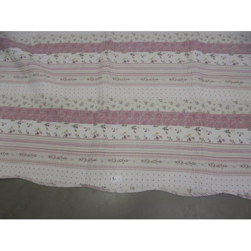 1496 - A pink child's cot quilt.