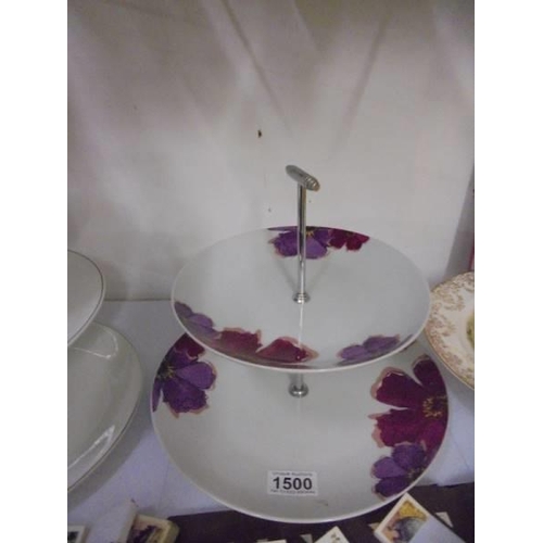 1500 - A three tier, two tier and single tier cake stands.