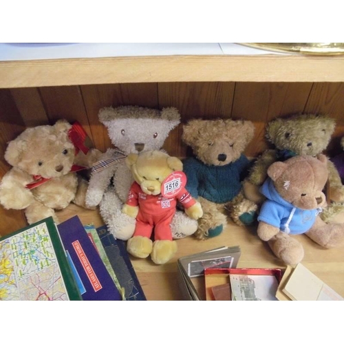 1516 - A mixed lot of Teddy bears.