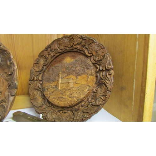 1521 - A mixed lot including wooden picture plates.